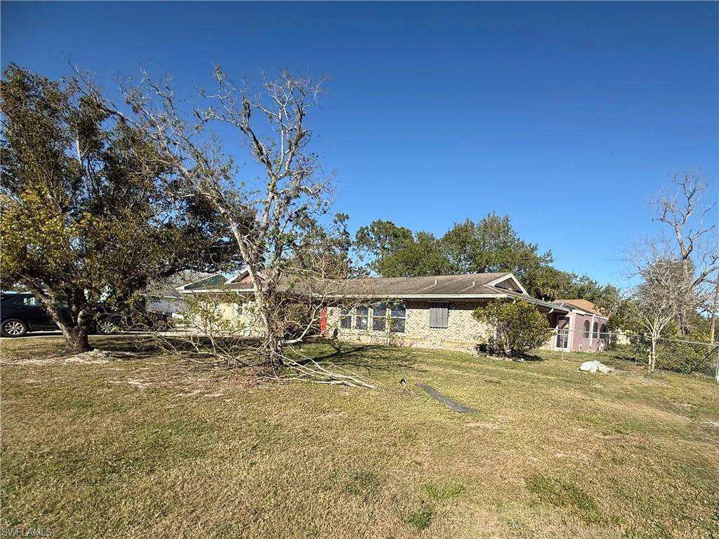 Lehigh Acres, FL 33936,1661 Country Club PKWY