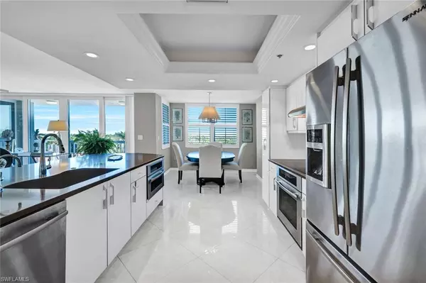 Naples, FL 34108,6585 NICHOLAS BLVD #404