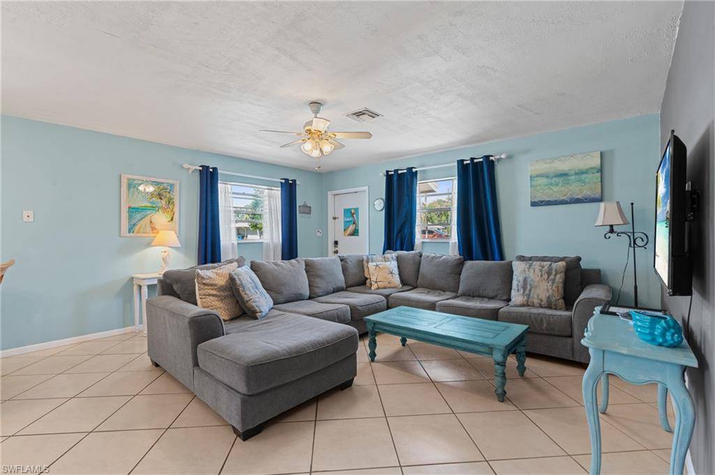 4241 Mariner LN, Bonita Springs, FL 34134