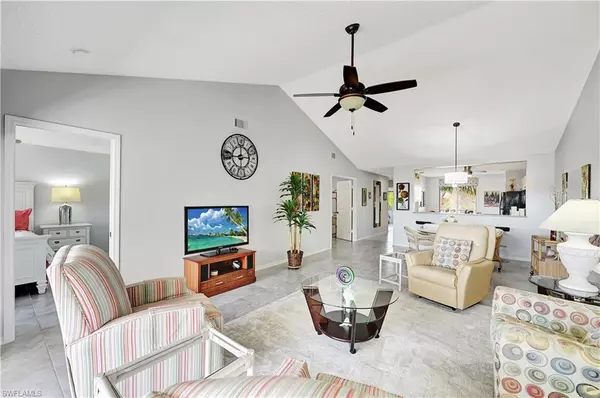 Naples, FL 34104,192 Furse Lakes CIR #H8