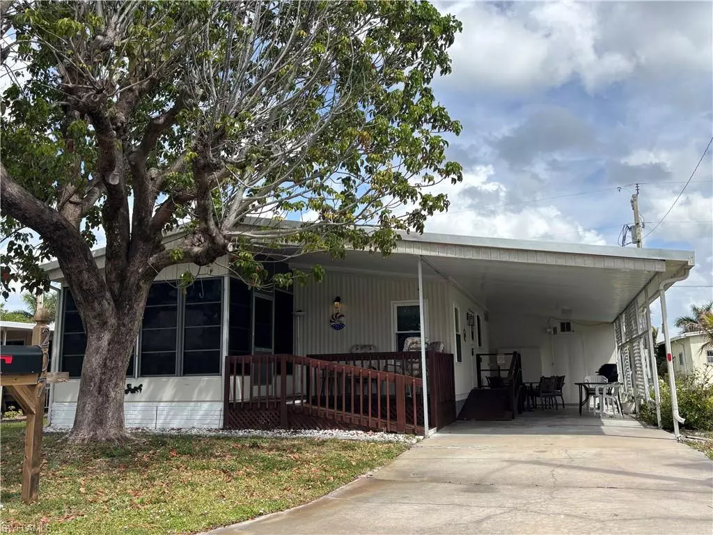 North Fort Myers, FL 33917,207 Harvest LN