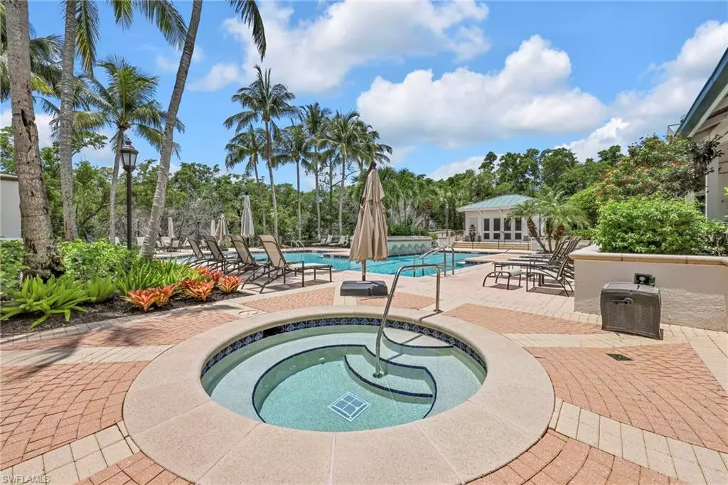 Naples, FL 34110,455 Cove Tower DR #303