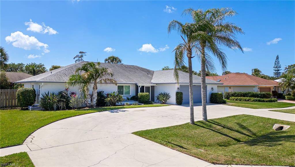 2360 Outrigger LN, Naples, FL 34104