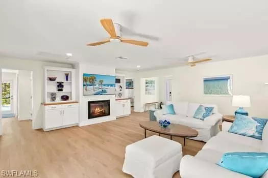 Sanibel, FL 33957,736 Windlass WAY