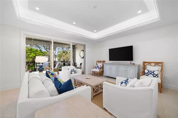 Naples, FL 34102,411 6th ST S #202