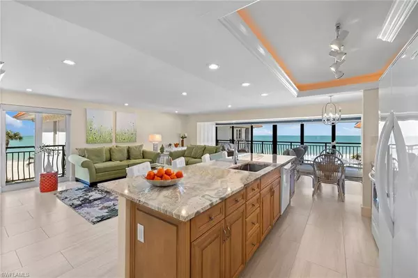 Naples, FL 34103,3333 Gulf Shore BLVD N #4