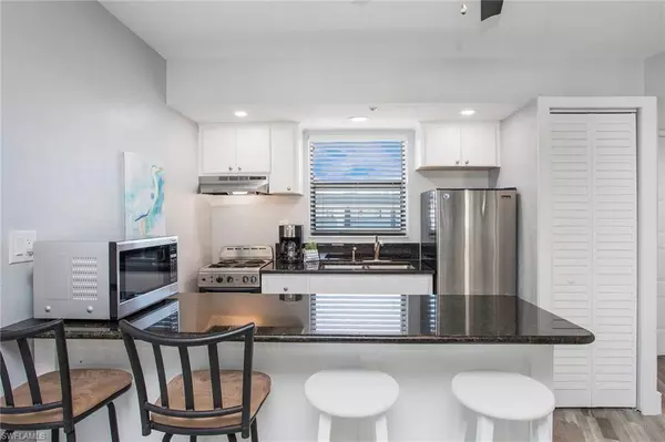 Marco Island, FL 34145,1023 Anglers CV #E504