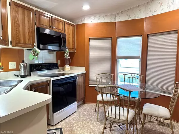 Estero, FL 33928,4541 Candlestick CT E