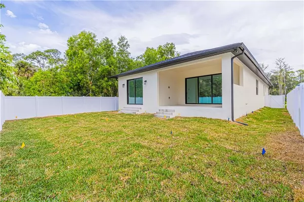 Naples, FL 34112,3074 Pine Tree DR