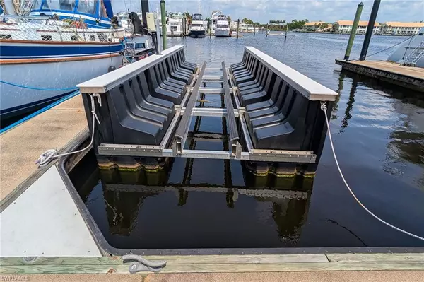 Naples, FL 34114,525 Newport DR