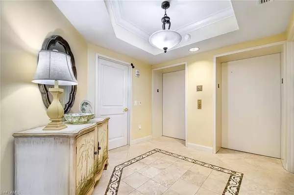 Naples, FL 34108,6597 Nicholas BLVD #1902