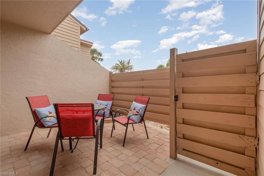 Fort Myers Beach, FL 33931,898 Buttonwood DR #105