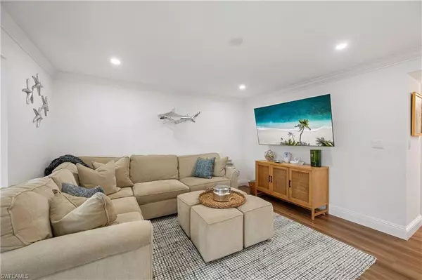 Naples, FL 34103,3000 Gulf Shore BLVD N #103