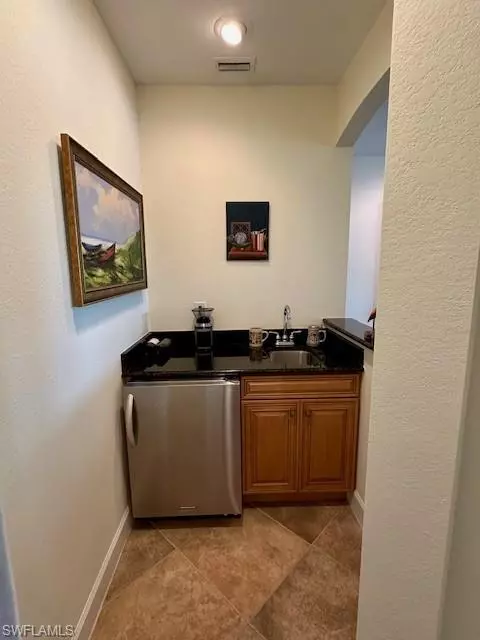 Naples, FL 34120,9221 Quartz LN #9-102