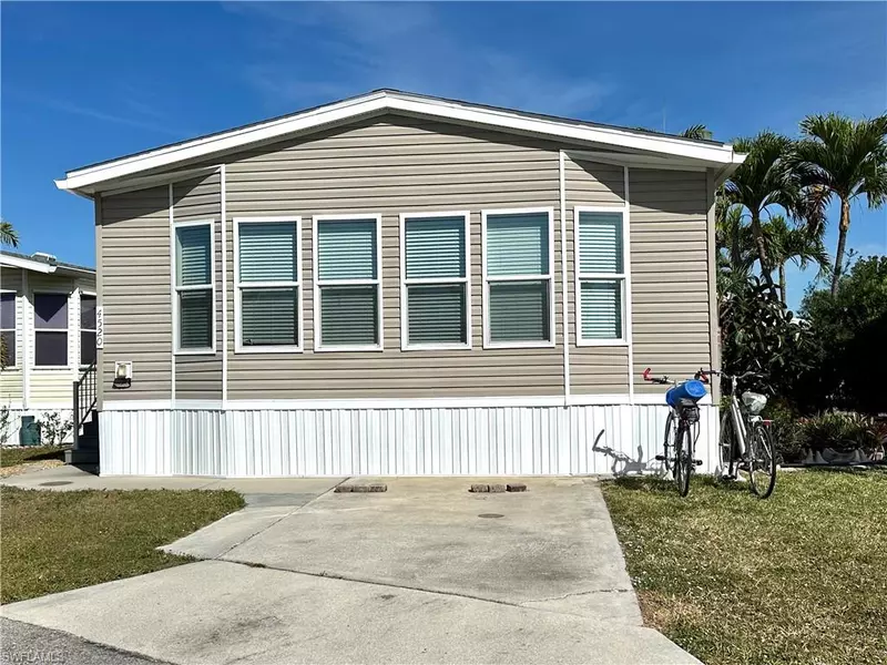 4520 Split Log LN E, Estero, FL 33928