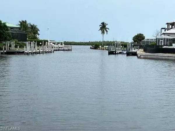 940 Heron CT, Marco Island, FL 34145