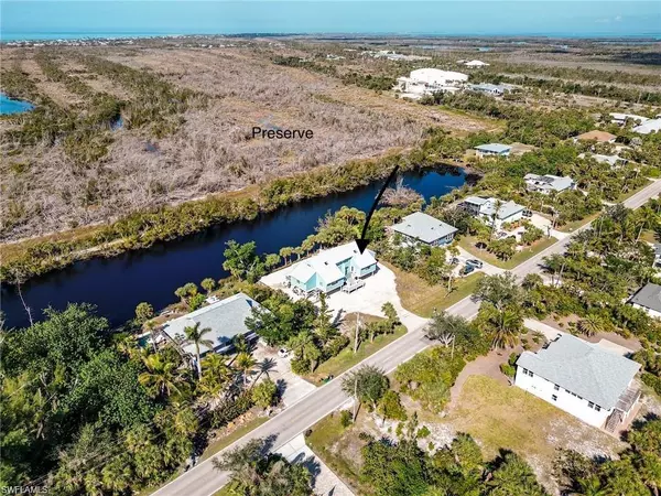 Sanibel, FL 33957,785 Rabbit RD