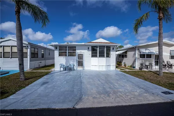 182 Caravan CIR, North Fort Myers, FL 33903