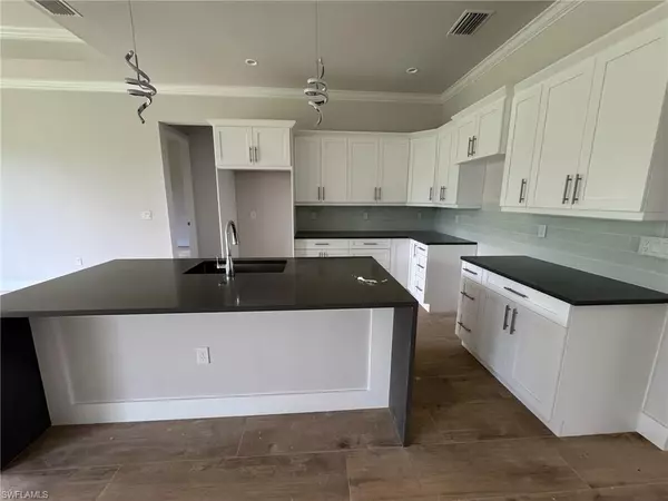 Naples, FL 34117,2852 6th AVE SE