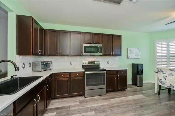 Cape Coral, FL 33909,2630 Manzilla LN