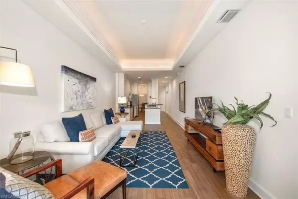 Naples, FL 34102,555 5TH AVE S #204