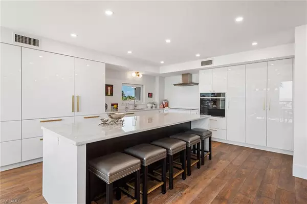 Naples, FL 34103,4031 Gulf Shore BLVD N #4B