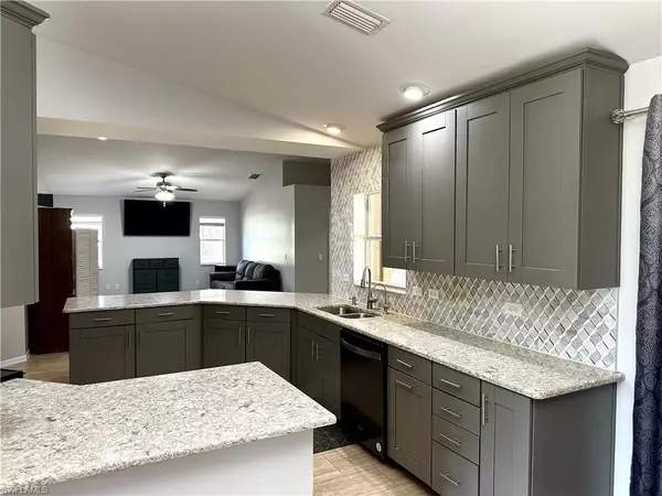 Lehigh Acres, FL 33971,5212 Barth ST