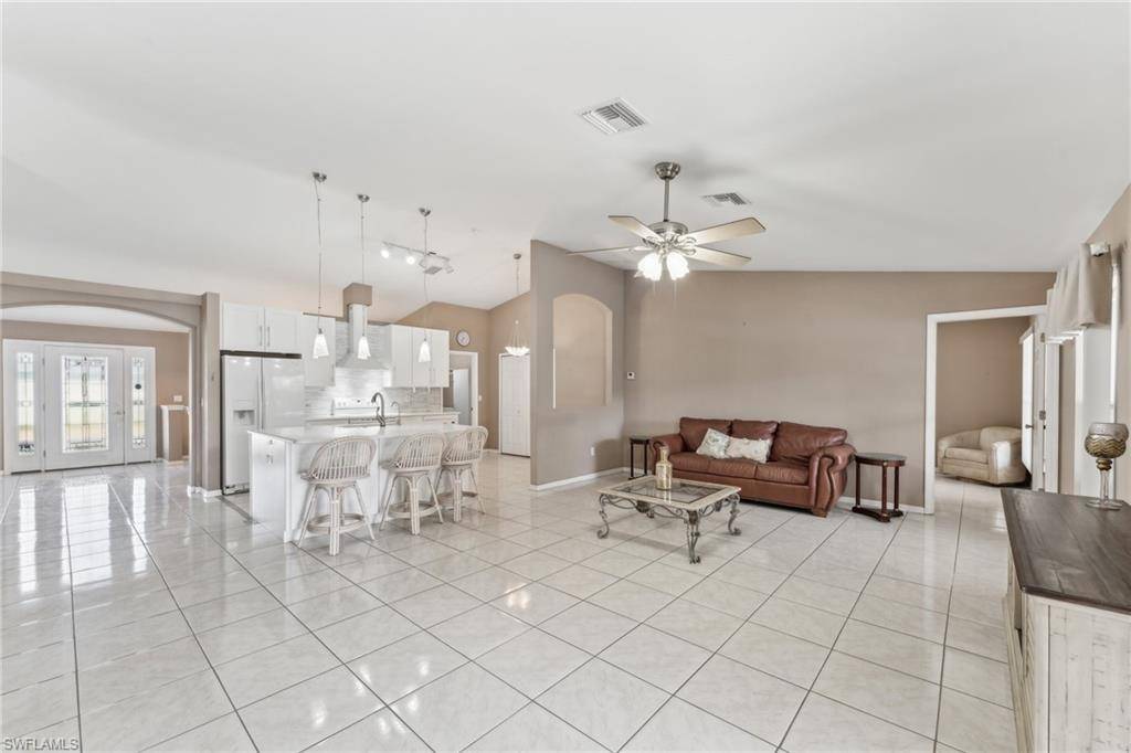 Cape Coral, FL 33909,925 NE 4th AVE