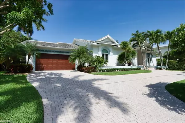 2201 Beacon LN, Naples, FL 34103