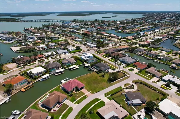 Marco Island, FL 34145,903 Juniper CT