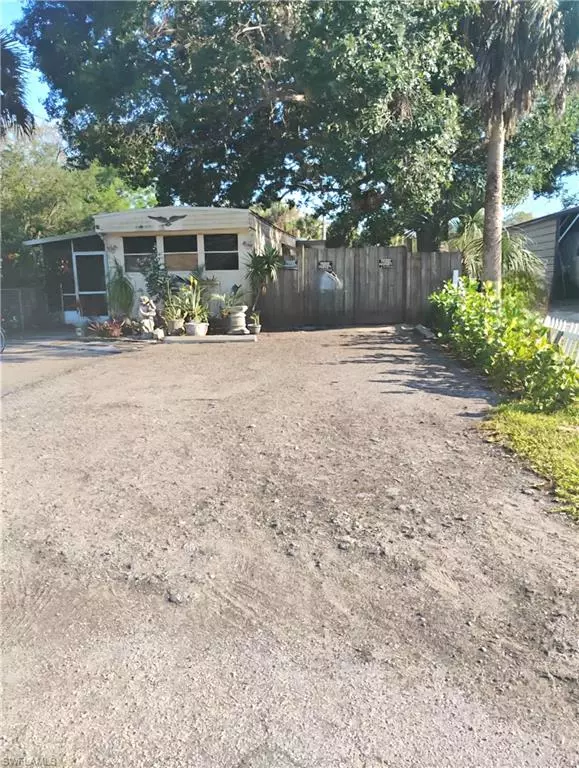 Naples, FL 34112,2918 Karen DR