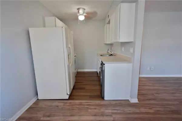 Naples, FL 34112,4617 Bayshore DR #H2