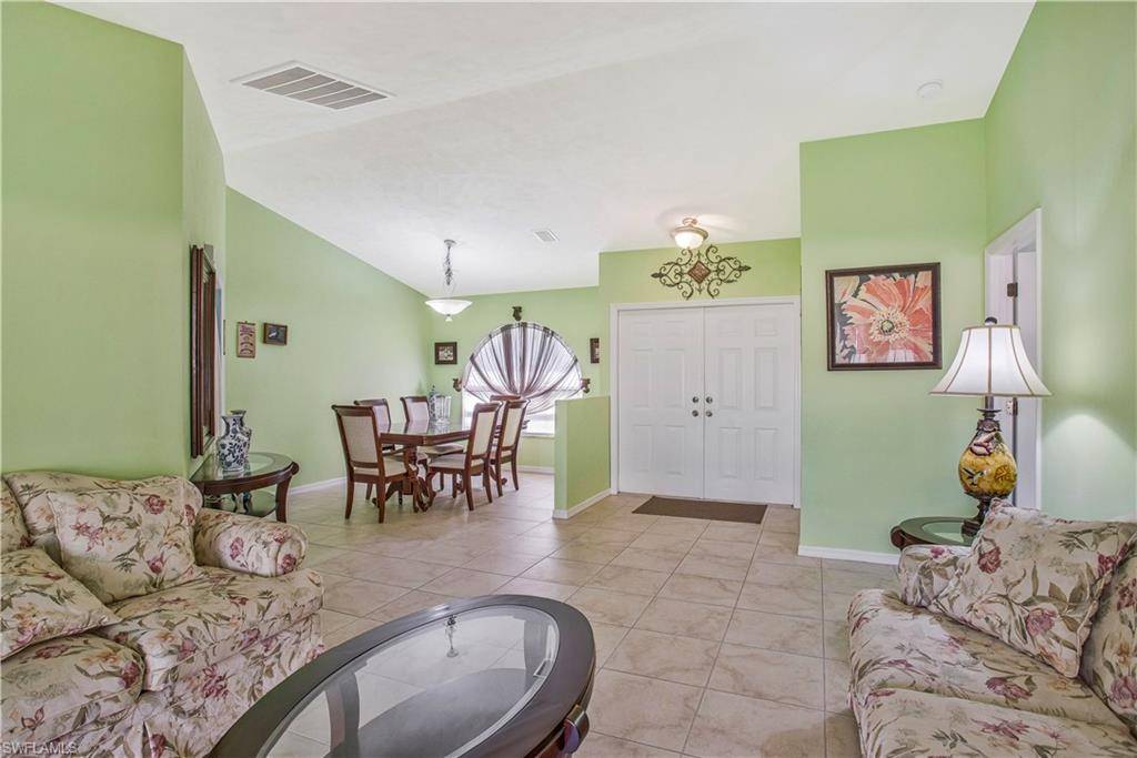 Cape Coral, FL 33990,824 SE 3rd PL