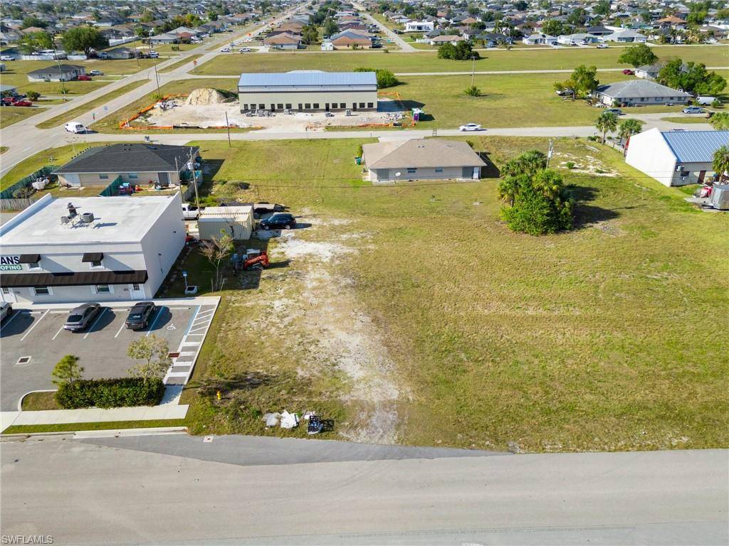 813 NE 7th TER, Cape Coral, FL 33909