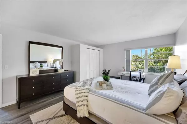 Naples, FL 34105,1084 Forest Lakes DR #201