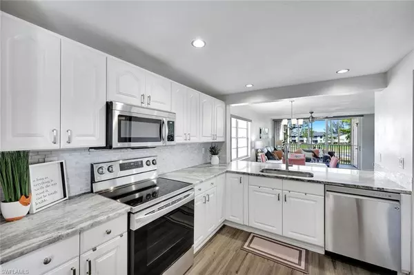 Naples, FL 34105,1084 Forest Lakes DR #201