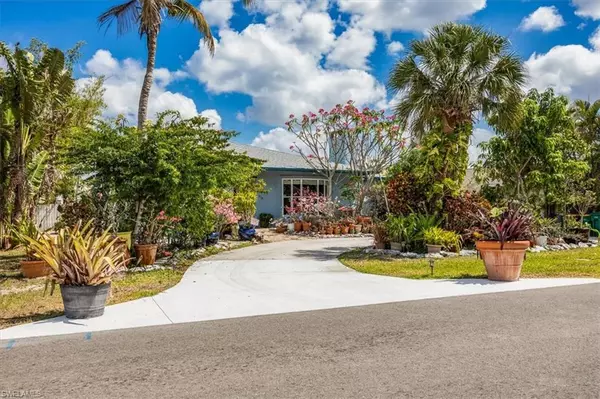813 105th AVE N, Naples, FL 34108