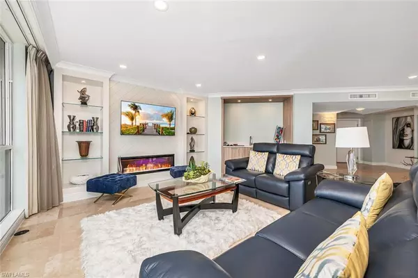 Naples, FL 34103,4401 Gulf Shore BLVD N #PH3
