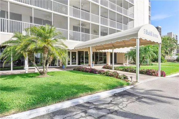 5 Bluebill AVE #410, Naples, FL 34108