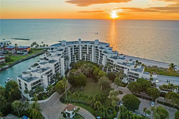 Naples, FL 34103,2310 Gulf Shore BLVD N #112