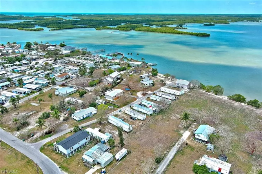 1165 Rewis DR, Chokoloskee, FL 34138