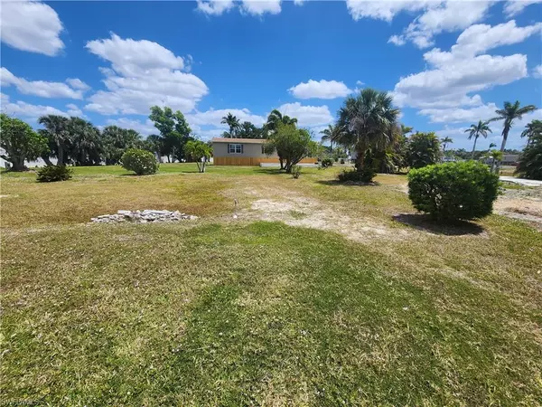 Fort Myers, FL 33908,140 Raintree LN