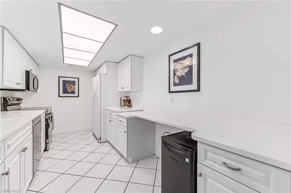 Naples, FL 34108,17 Bluebill AVE #305