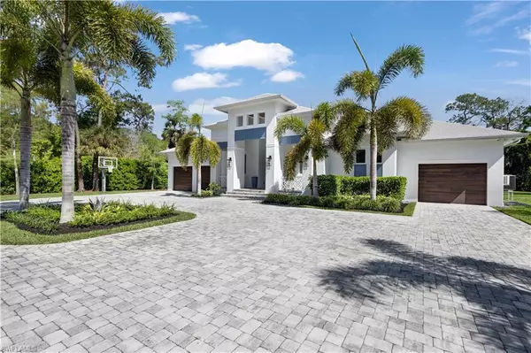 5881 Sea Grass LN, Naples, FL 34116