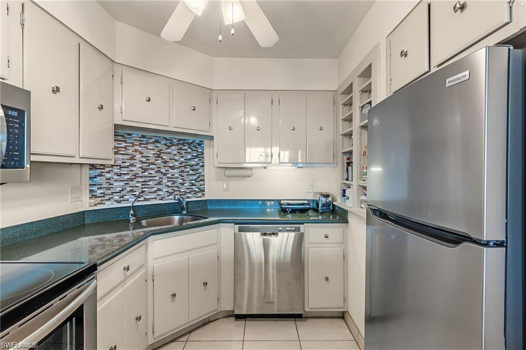 5 Bluebill AVE #403, Naples, FL 34108