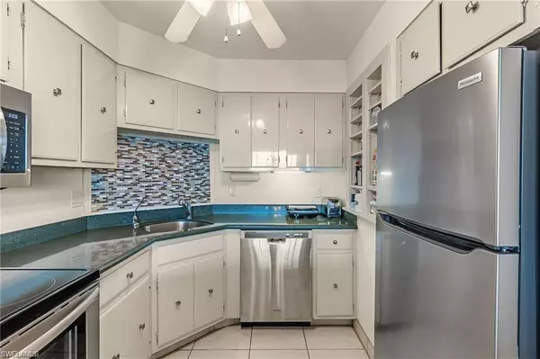 5 Bluebill AVE #403, Naples, FL 34108
