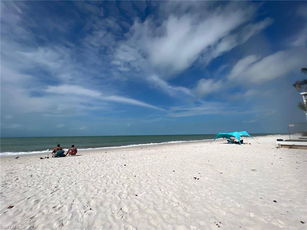 Naples, FL 34103,3420 Gulf Shore BLVD N #51