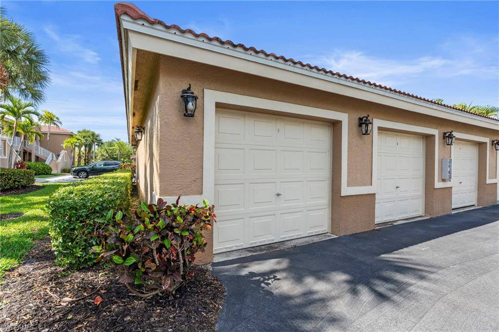 Naples, FL 34119,6660 Huntington Lakes CIR #204