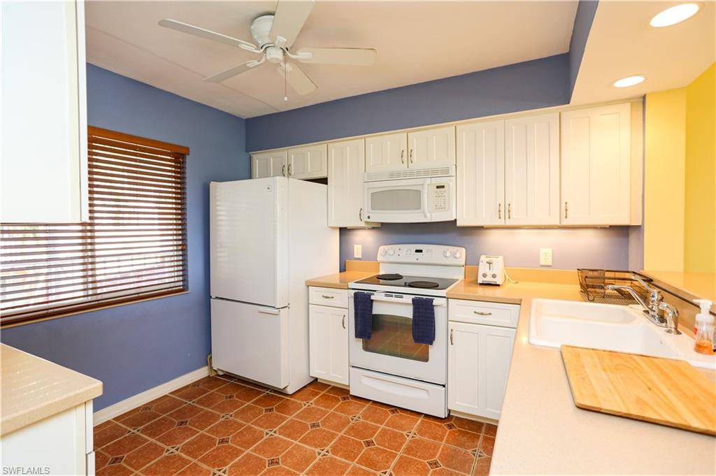 Naples, FL 34104,1075 Foxfire LN #207