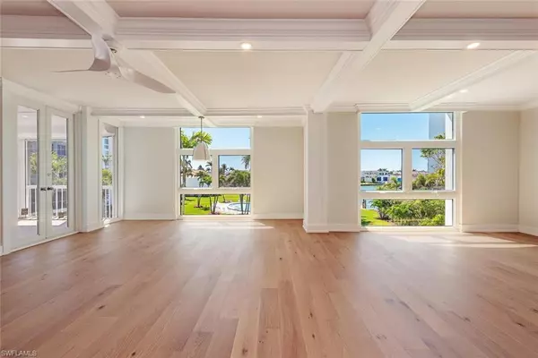 Naples, FL 34103,400 Park Shore DR #304